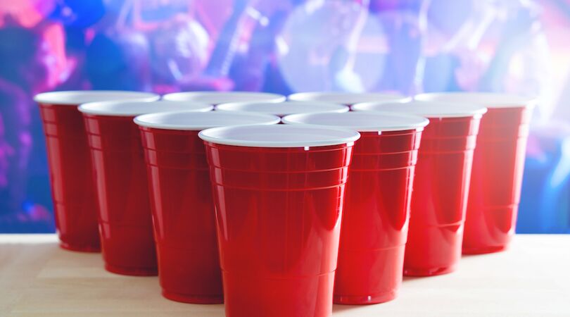 OMG! Er bestaat nu Prosecco Pong en het is alles wat je nu wil