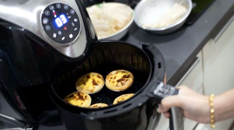 VIDEO: deze tiktoks bewijzen dat je alles in een airfryer kan gooien
