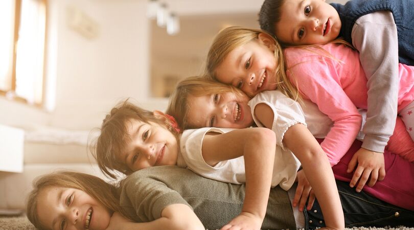 Deze 11 dingen herken je alleen als oudste zus