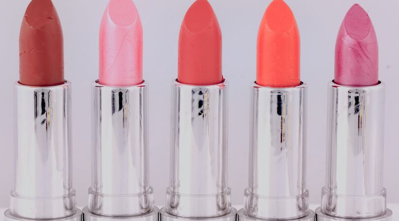Welke kleur lipstick staat het beste bij mijn huid? Met deze tips en tricks kom jij hier achter