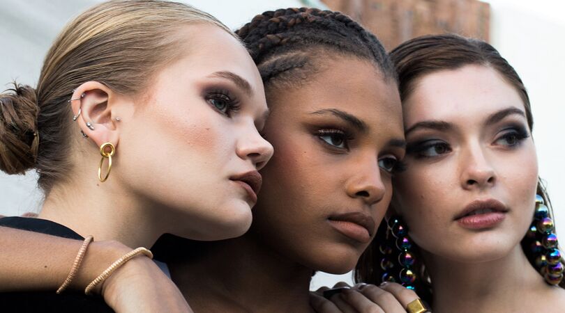 Dit moet je weten voordat je een nieuwe oorpiercing laat zetten