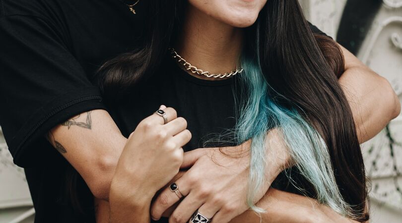 Schakelsieraden zijn terug van weggeweest (en je shopt ze hier)