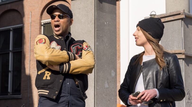 VIDEO: Humberto voelt hoe het is om ongesteld te zijn