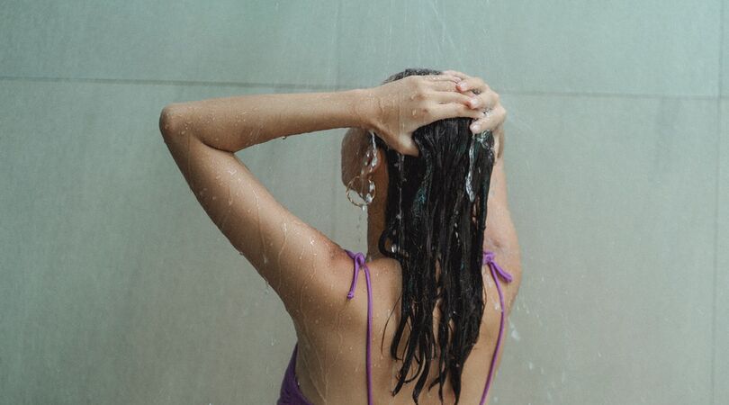 VIDEO: Meer en meer sop onder de douche, even lachen