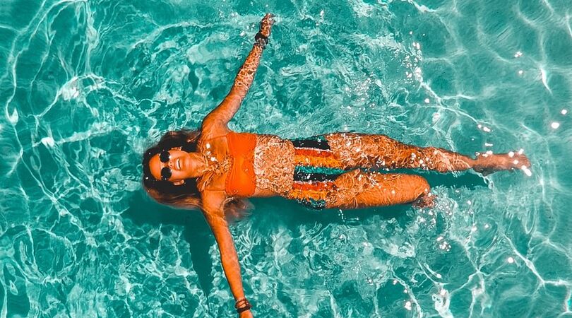 True or not: rode ogen na het zwemmen komt niet alleen van het chloor, maar ook van urine