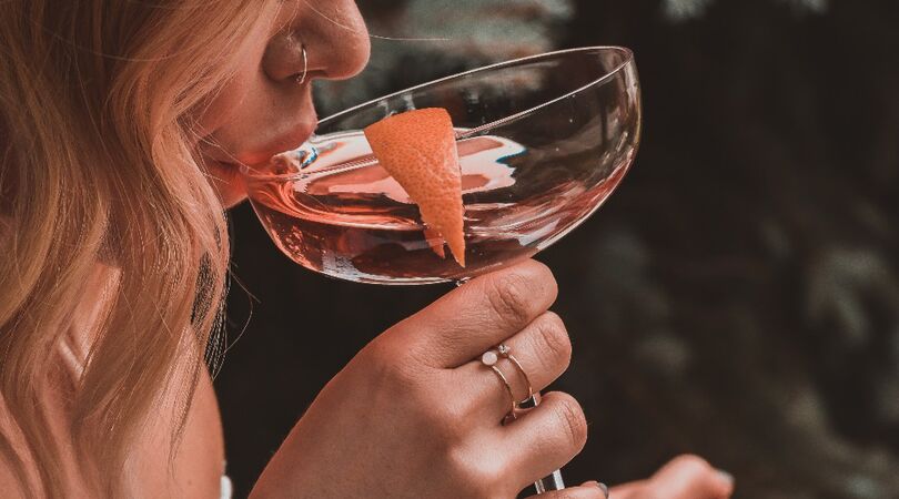 Dream job alert: je kan nu geld verdienen met het drinken van cocktails