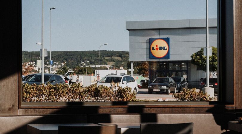 Vette vingers: Lidl verkoopt nu een Kapsalon smeersalade en zo ziet &lsquo;ie eruit