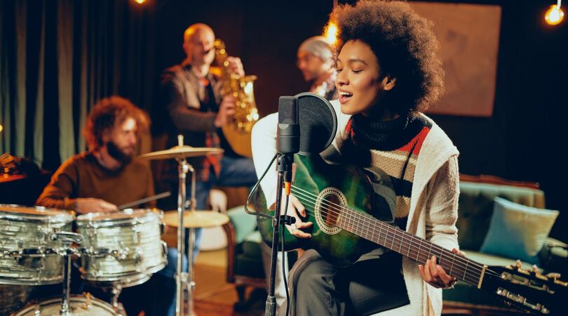 Deze 5 minder bekende artiesten moet je echt gaan volgen