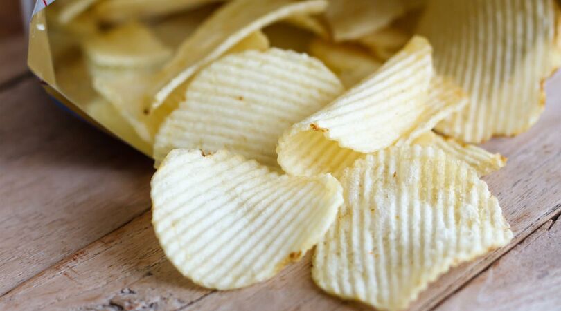 Gek weetje: waarom een zak chips zoveel lawaai maakt bij het openmaken