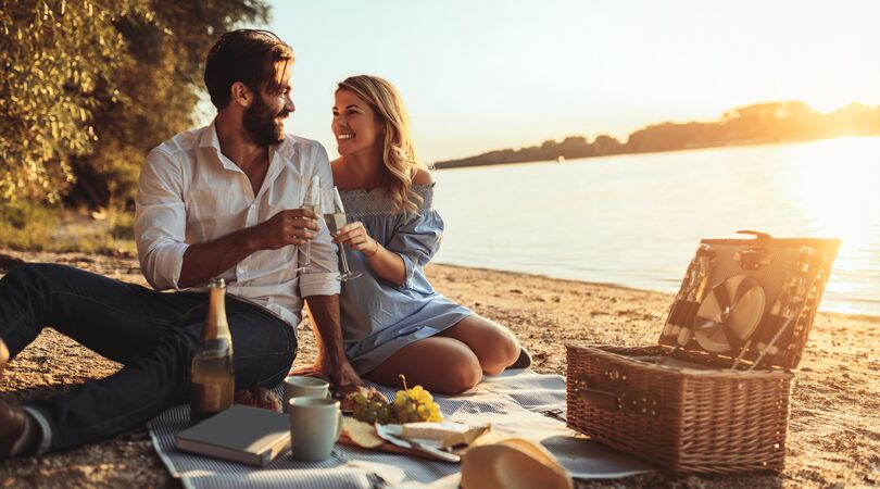 Hot girl summer: 10 tips om een flirty gesprek aan te knopen