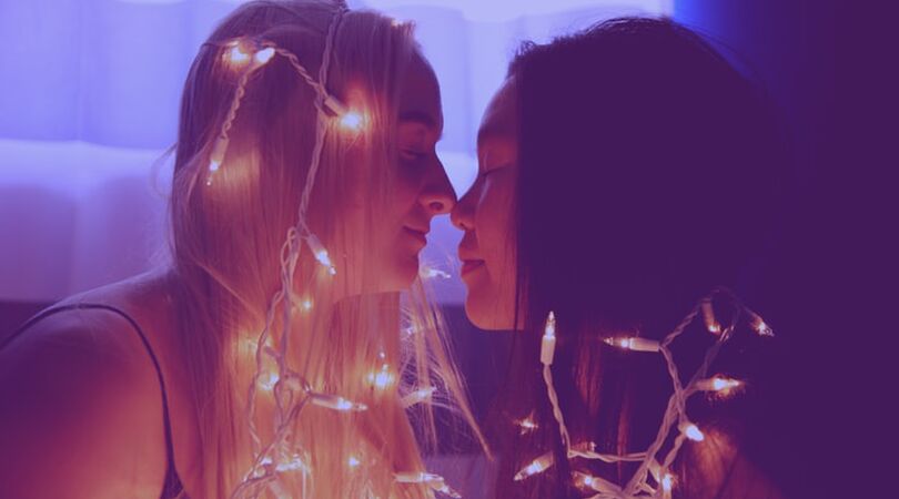 Girls Issues: &lsquo;Moet ik mijn vriend vertellen dat ik een relatie met een vrouw heb gehad?&rsquo;