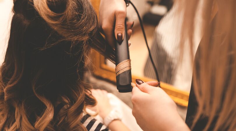 Door deze 6 fases ga je als je je haar gaat krullen