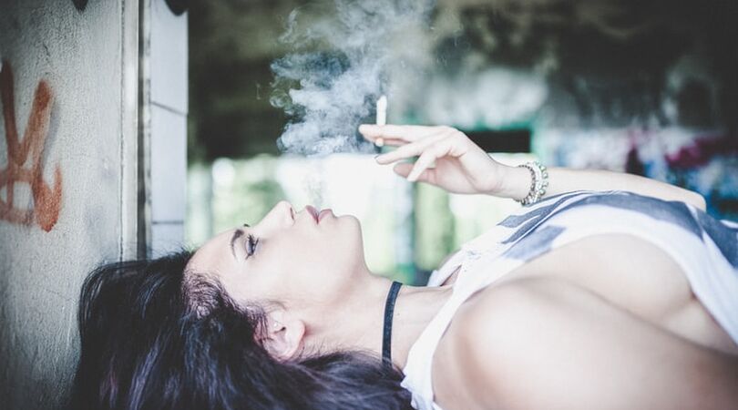 VIDEO: deze Lingo-deelnemer heeft iets te veel gerookt