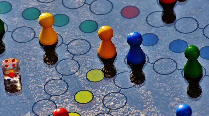 Cheers! Onze favoriete drank spelletjes voor een girls night home