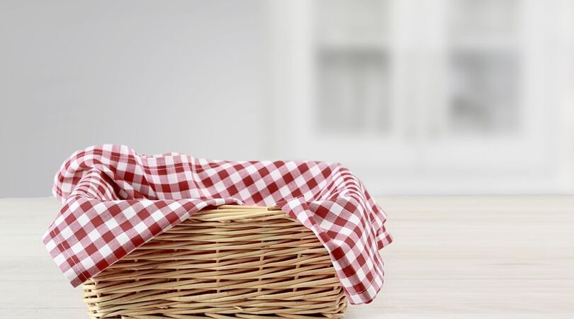 VIDEO: Ken jij deze man nog die een mandje van Tichelaar wil laten zien &ldquo;Mand!&rdquo;