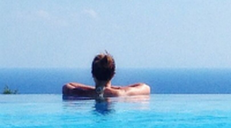 Dit is de reden waarom je dus NIET in het zwembad moet plassen