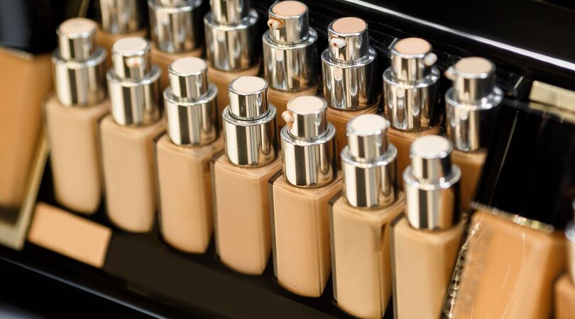 Shop hier betaalbare foundations met spf voor de zomer