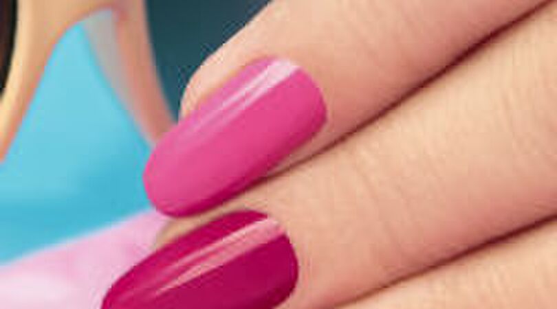 Vrouw deelt schokkende foto waardoor je NOOIT meer acrylnagels wilt