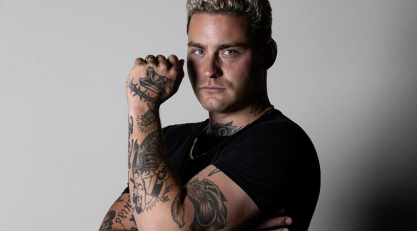 Douwe Bob wordt papa&rdquo;er groeit een baby&rsquo;tje in haar buik&rdquo;