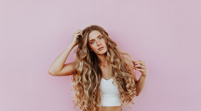 Hot girl summer: deze hairdo&rsquo;s zijn perfect om deze zomer mee te flaneren