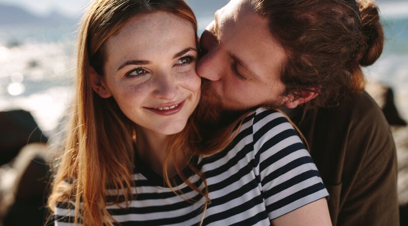 Dit is waarom de eerste zoen met je nieuwe lover superbelangrijk is