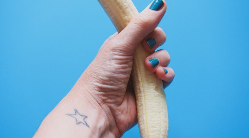 Wait. what? Er staat een houten penis op een wel heel bijzondere plek in Duitsland