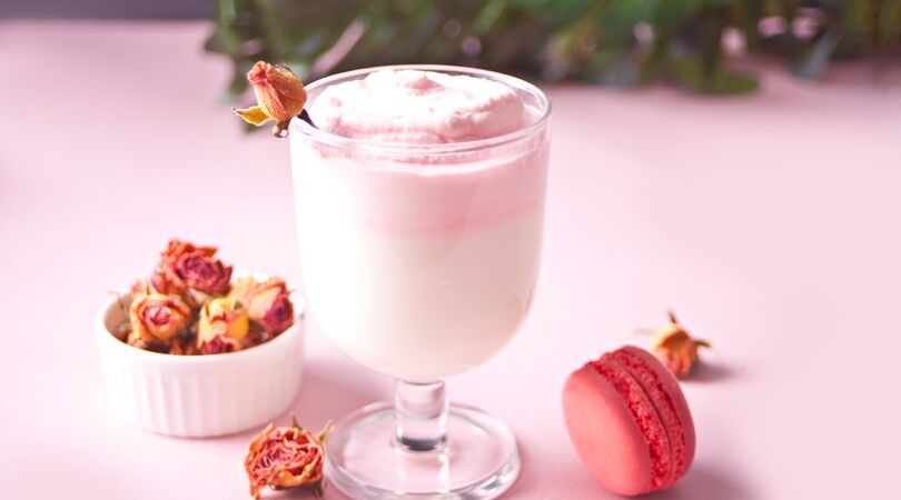 Slurp: deze Strawberry Milk Coffee wil je n&uacute; maken