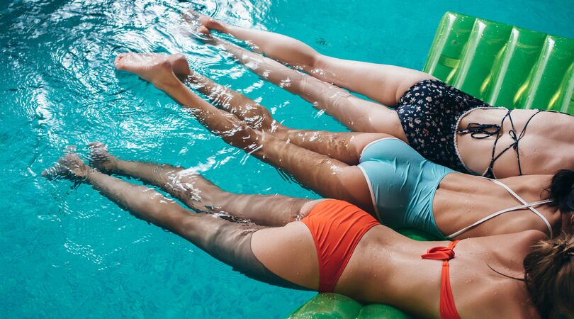 Het bestaat nu &eacute;cht: een luchtbed voor meiden met grote borsten