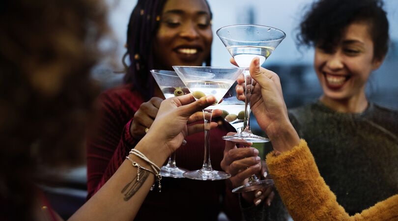 Het Ask Your Friends-spel van Martini wil je dit weekend spelen met de meiden