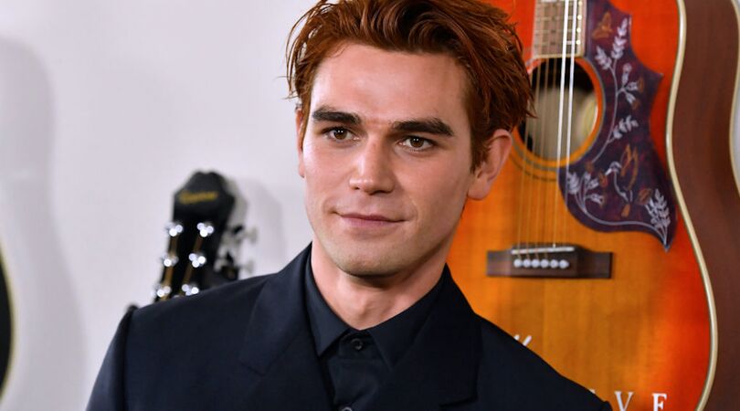 Dit is alles wat we weten over de vriendin van KJ Apa