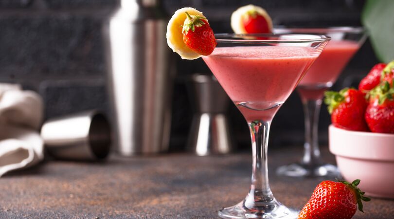 Zo maak je thuis de lekkerste aardbei sgroppino met maar vijf ingredi&euml;nten!