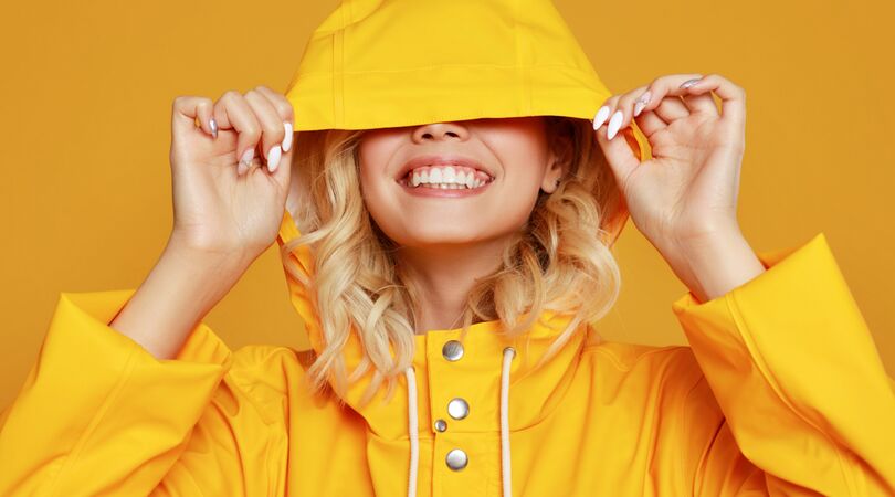 Dit zijn de meest stijlvolle regenjassen van het najaar