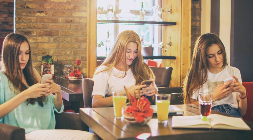 9 tekenen dat jij verslaafd bent aan je telefoon (en dit doe je eraan)