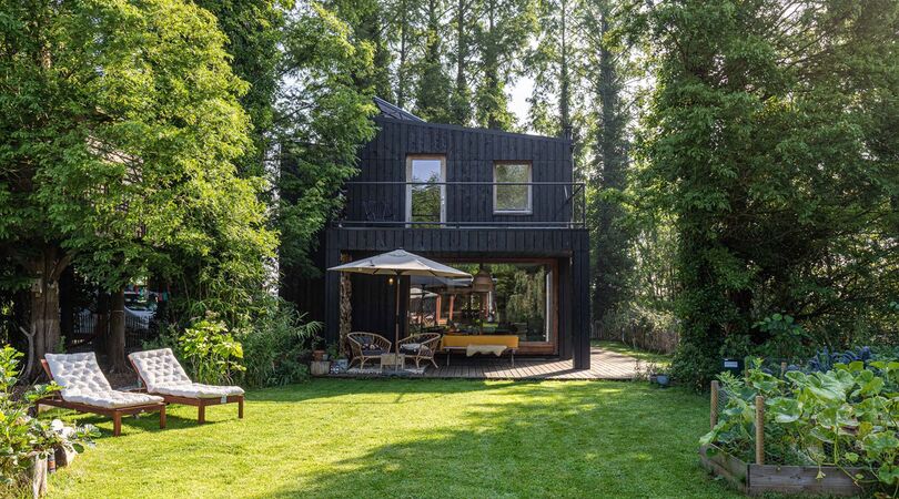Wil je wonen: dit japandi style boshuis op Funda