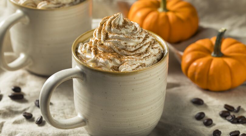 Shocking: Zoveel calorie&euml;n zitten er in een pumpkin spice latte van Starbucks