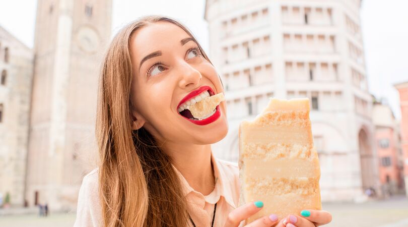 Omg! Deze Kaasbar in Utrecht heeft een lopende band met kaas