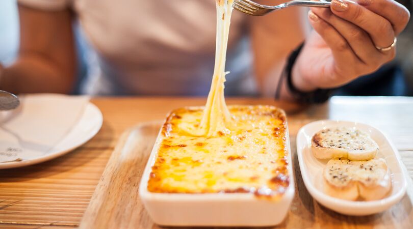 Omg: deze lifehack voor het opwarmen van lasagne moet je &eacute;cht even weten