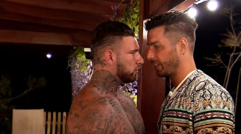 Sander van Ex on The Beach laat de naam van andere deelnemer &oacute;ver zijn ex heen tatoe&euml;ren