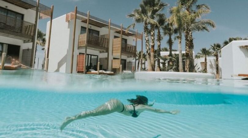 Bijna de Malediven: naar deze Griekse bungalows op het water wil je echt heen