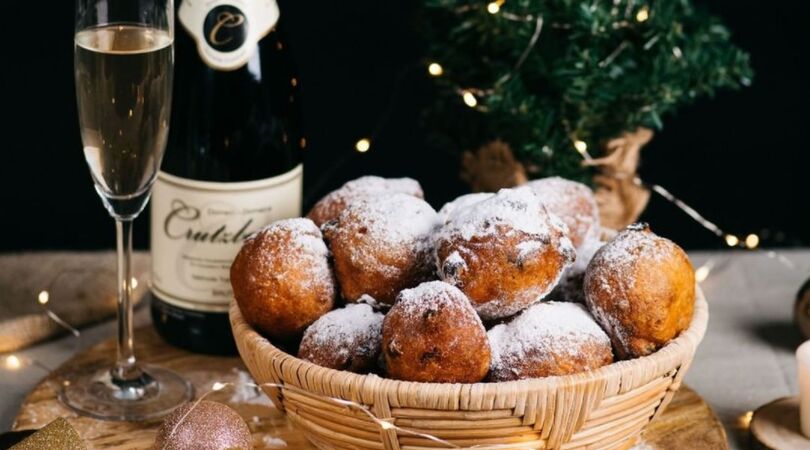 OMG, yes: deze chocolate chip oliebollen met salted caramel zijn perfect voor NYE