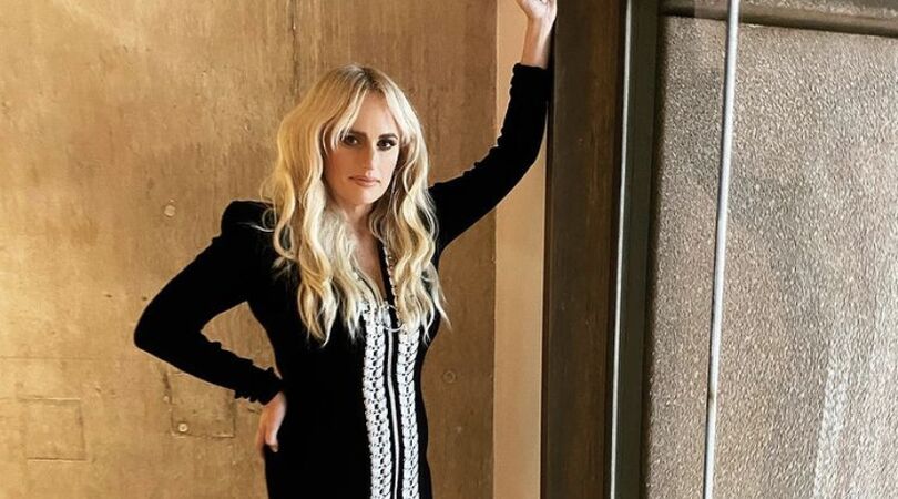 Onherkenbare Rebel Wilson bewijst dat je door te wandelen kunt afvallen