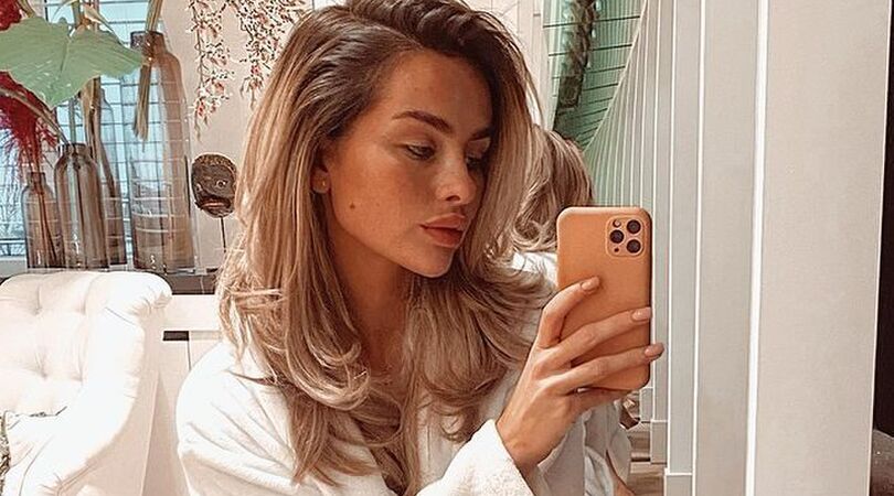 Extra: Sarah van Soelen krijgt mega bos rozen met Valentijn: een nieuwe liefde?