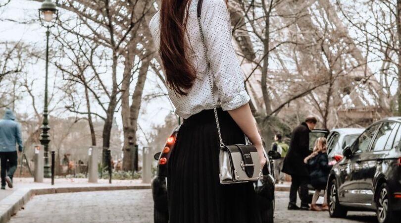 Deze 5 items zou een Franse fashionista niet snel dragen