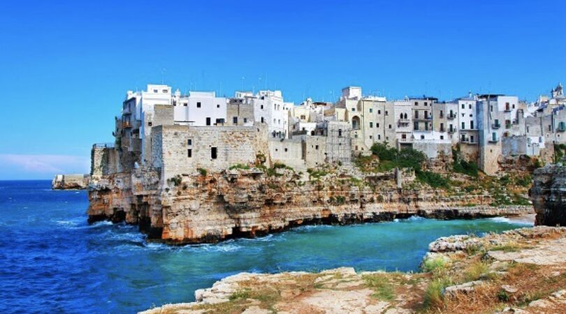 Deze Airbnb in een grot in Itali&euml; wil jij echt bezoeken!