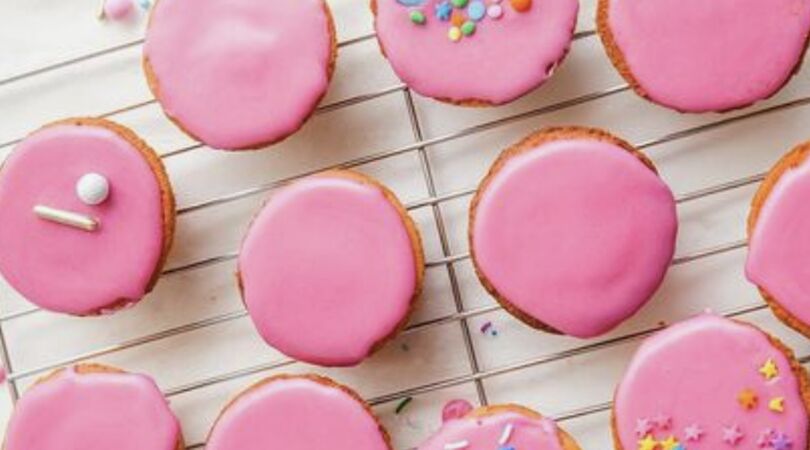 Deze Xl roze koektaart van de Lidl moet je proeven!