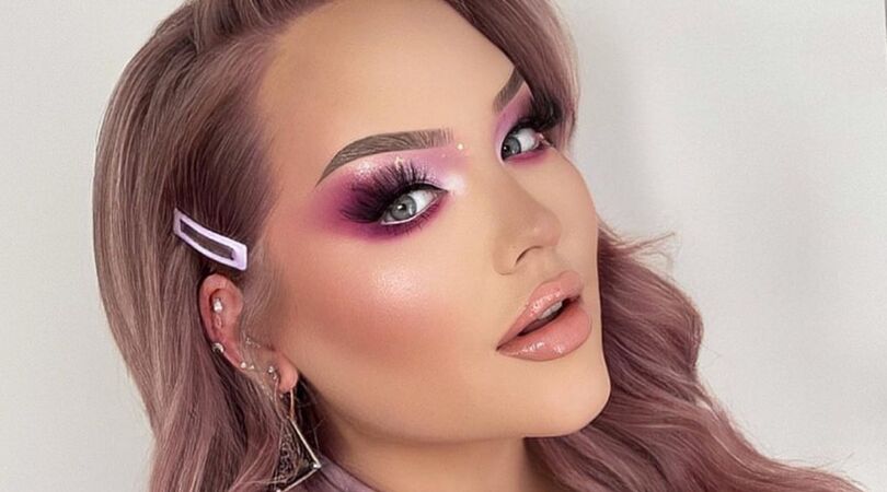 Dit is d&eacute; beste contour hack voor een strakke kaaklijn volgens Nikkie de Jager