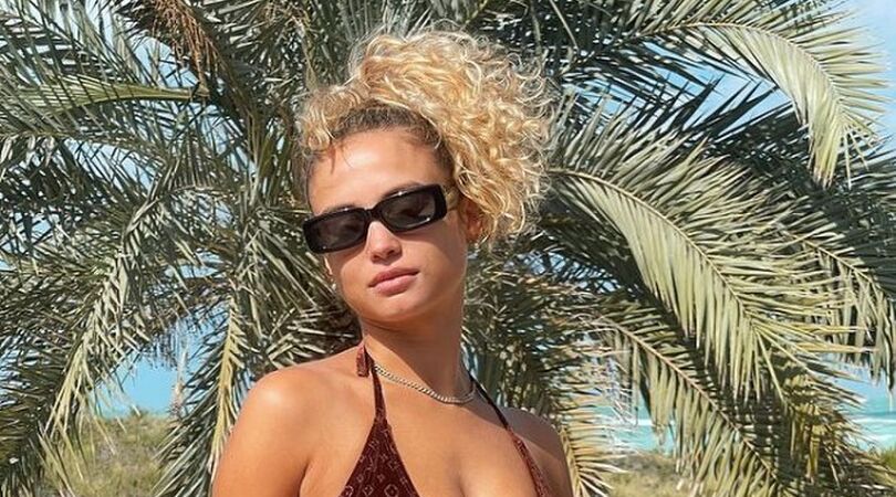 Rose Bertram flink onder vuur nadat ze een foto deelde van een aapje