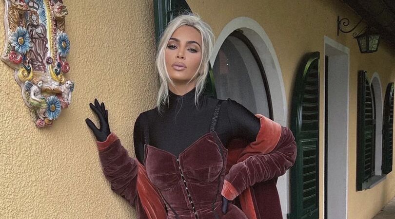 Neem een kijkje in de gigantische priv&eacute;jet van Kim Kardashian