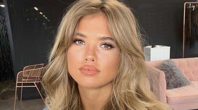 Goodbye curtain bangs! De nieuwste haartrend van 2022 zijn de drape bangs!