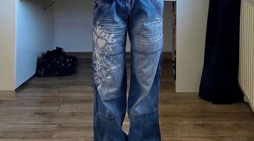 Skinny jeans maak plaats! Deze broek is d&eacute; nieuwe jeans trend van 2022